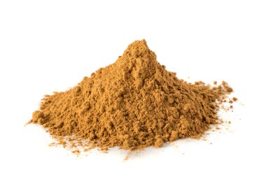 Makro fotosu beyaz arka plan üzerinde izole toz tarçın ile. Zemin Cinamon kabuğu portre