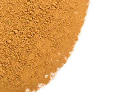 Makro Foto beyaz arka plan üzerinde toz tarçın doku. Metin için zemin Cinamon kabuğu Closeup üst görünümü yer ile