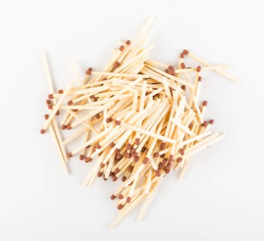 Maç sopa veya Emanet eşleşmeleri beyaz kağıt üzerine yığını. Makro fotoğraf Matchsticks Üstten Görünüm