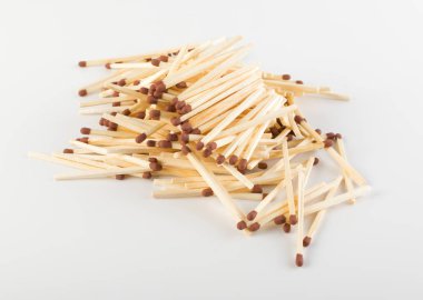 Maç sopa veya Emanet eşleşmeleri beyaz kağıt üzerine yığını. Makro fotoğraf Matchsticks Üstten Görünüm