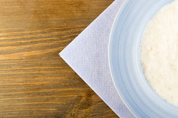 Porridge Latte Piatto Blu Sfondo Legno Vista Dall Alto Con — Foto Stock