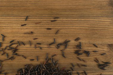 Ham siyah yabani pirinç arka plan üstten görünüm. Sağlıklı diyet Kanada Bio pirinç tahıl doku ile metin için yer