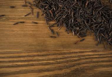 Ham siyah yabani pirinç arka plan üstten görünüm. Sağlıklı diyet Kanada Bio pirinç tahıl doku ile metin için yer