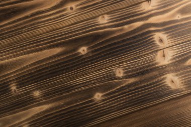 Eski karanlık ahşap arka plan yanmış. Ahşap tahta tahta doku vurulmuş. Vintage yenilikçi tasarım için doğal rustik fotoğraf zemin