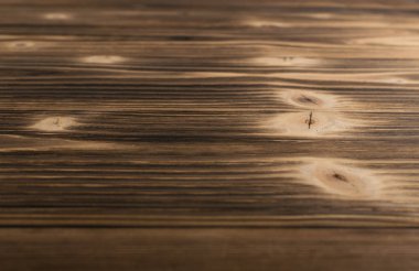 Eski karanlık ahşap arka plan yanmış. Ahşap tahta tahta doku vurulmuş. Vintage yenilikçi tasarım için doğal rustik fotoğraf zemin