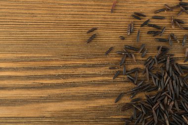 Ham siyah yabani pirinç arka plan üstten görünüm. Sağlıklı diyet Kanada Bio pirinç tahıl doku ile metin için yer