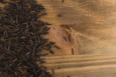 Ham siyah yabani pirinç arka plan üstten görünüm. Sağlıklı diyet Kanada Bio pirinç tahıl doku ile metin için yer