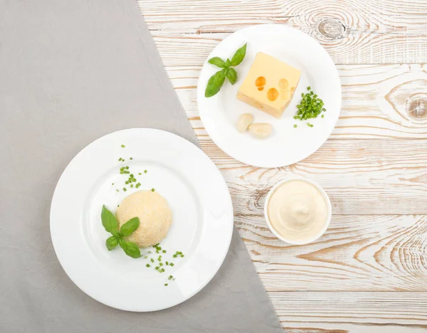 Piatto Ristorante Bianco Formaggio Feta Diffondere Mezze Con Aglio Cipolla — Foto Stock