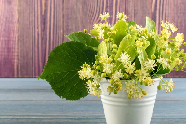 Fiori Tiglio Sfondo Legno Bellissimo Mazzo Estivo Sopra Struttura Della — Foto Stock