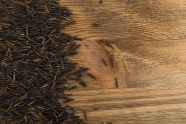 Ham siyah yabani pirinç arka plan üstten görünüm. Sağlıklı diyet Kanada Bio pirinç tahıl doku ile metin için yer