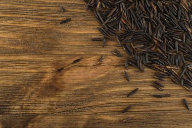 Ham siyah yabani pirinç arka plan üstten görünüm. Sağlıklı diyet Kanada Bio pirinç tahıl doku ile metin için yer