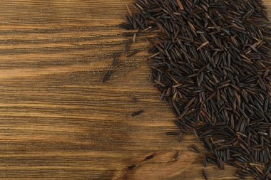 Ham siyah yabani pirinç arka plan üstten görünüm. Sağlıklı diyet Kanada Bio pirinç tahıl doku ile metin için yer