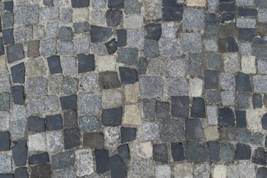 Portekizce kaldırım veya Calcada Portuguesa Granit kaldırım taşı döşeli yol üstten görünüm taş. Çini ve küçük taşlardan mozaik tuğla Cobblestoned kat