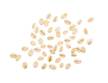 Beyaz arka plan üzerinde izole çiğ yulaf gevreği kuru. Müsli veya Granola için düz taneleri buğday, kepek, arpa, çavdar hububat haddelenmiş