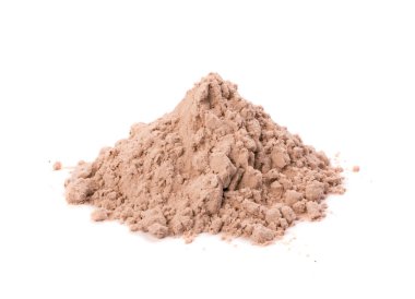 Peynir altı suyu kakao protein tozu kahverengi fitness için izole üzerinde beyaz zemin sallamak. Çikolata ek toz yığını kapat
