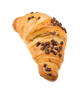 Tatlı puf böreği kruvasan izole veya beyaz zemin üzerine pate feuilletee örgülü. Çikolata parçaları ve reçel içinde ile taze phyllo hamur işi ile yakın çekim