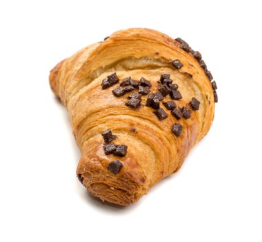 Tatlı puf böreği kruvasan izole veya beyaz zemin üzerine pate feuilletee örgülü. Taze phyllo pasta çikolata parçaları ve reçel içinde ile yakın çekim