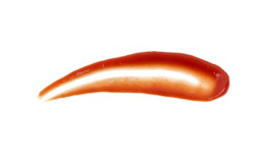 Domates sosu satır beyaz arka plan üzerinde izole. Domates sosu veya ketçap spot üstten görünüm lekeli su birikintisi