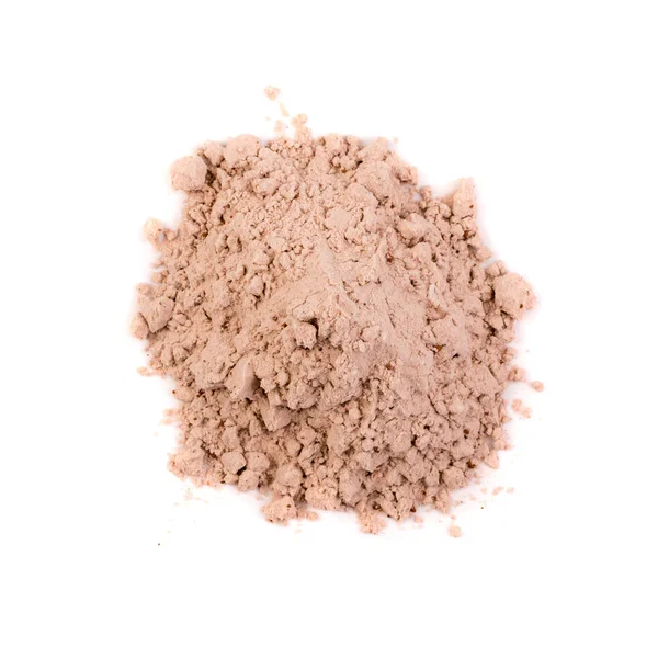 Beyaz arka plan üzerinde üstten görünüm izole kahverengi fitness sallamak için kakao peynir altı suyu protein tozu. Çikolata ek toz yığını kapat