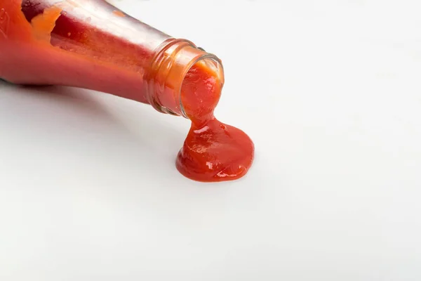 Tomato Sauce Poured Glass Bottle White Background Red Puddle Tomato — Stock Photo, Image