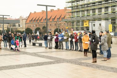 Wroclaw - Polonya - 2 Aralık 2018: Rus saldırganlık tutuklandı Ukraynalı denizciler destek Azov Denizi'nde karşı protesto etmek. Protestocular plaklar mahkumların adları ile tutarak