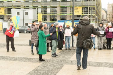 Wroclaw - Polonya - 2 Aralık 2018: Rus saldırganlık tutuklandı Ukraynalı denizciler destek Azov Denizi'nde karşı protesto etmek. Protestocular plaklar mahkumların adları ile tutarak