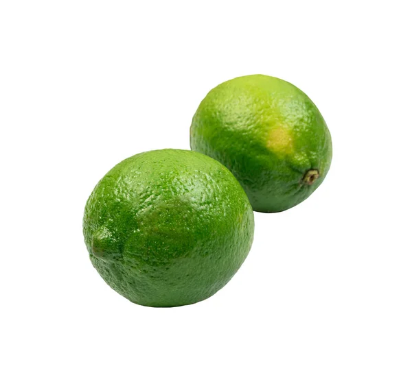 酸的钥匙整个石灰查出在白色背景 小多汁的绿色柠檬或新鲜的有机柑橘 — 图库照片