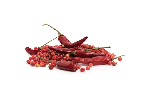 Haufen Trockener Roter Chilischoten Und Rosa Paprika Isoliert Auf Weißem — Stockfoto