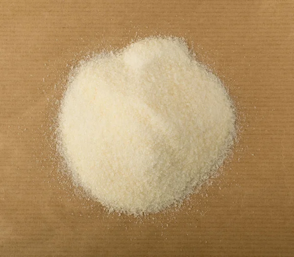 Jellemlema maddesi olarak kullanılan kuru jelatin tozu ve granüller — Stok fotoğraf