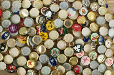 Popüler Polonya Bira Farklı Bira Şişeleri Itibaren Metal Kapaklar