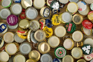 Popüler Polonya Bira Farklı Bira Şişeleri Itibaren Metal Kapaklar
