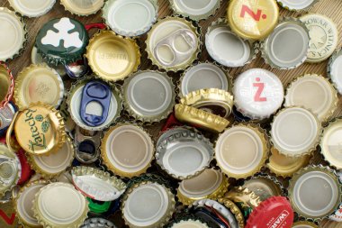 Popüler Polonya Bira Farklı Bira Şişeleri Itibaren Metal Kapaklar