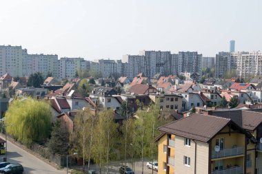 Katolik Kilisesi'nin modern binasına bakış