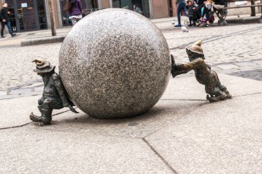 Eski Şehir Merkezinde Wroclaw Gnome Editoryal Görüntü