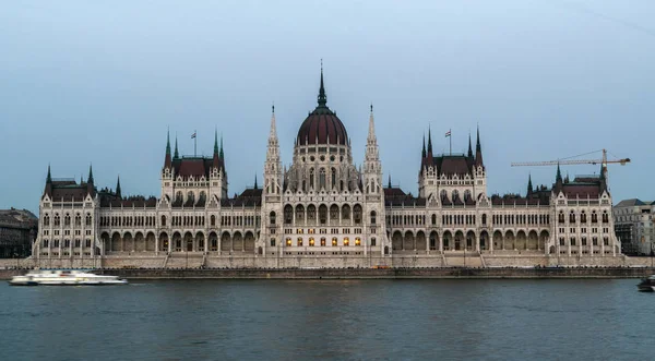Das ungarische Parlamentsgebäude oder das Parlament von Budapest — Stockfoto