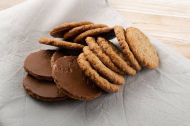 İnce Yulaflı Kurabiye, Çikolatalı Sağlıklı Tahıl Krakerleri