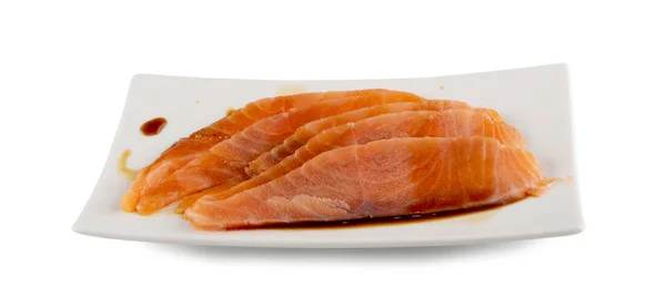 Тонкі шматочки сирого лосося філе ізольовані на білому тлі — стокове фото
