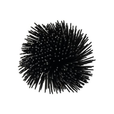 Beyaz arka planda izole edilmiş çiğ siyah makarna demeti. Kuru siyah makarna ya da erişte. Pişmemiş İtalyan makarnalı spagetti.