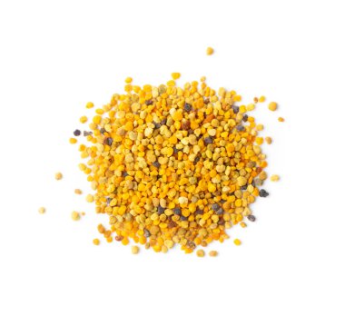 Beyaz arka plan görüntüsünde dağınık arı poleni veya perga izole edilmiş. Çiğ kahverengi, sarı, turuncu ve mavi polen taneleri veya işçi bal arıları tarafından paketlenmiş arı ekmekleri. Sağlıklı gıda takviyesi