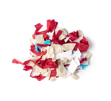 Beyaz arka planda izole edilmiş çok renkli Yırtık Atık Kağıt Karışık Yığını. Sökülmüş Kağıt Üst Görünümü. Bej Paket Parçaları Deseni