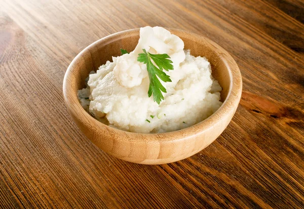 Hemlagad Blomkålspuré Trä Skål Närbild Hälsosam Kost Vegetabilisk Mat Irländsk — Stockfoto