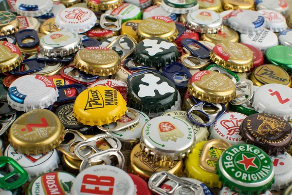 Wroclaw Poland April 2019 Background Metal Caps Different Beer Bottles — Stock Photo, Image