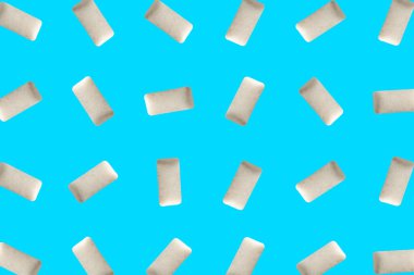 Sakız kalıbı, en az nane şekersiz nane şekeri sakızsız duvar kağıdı, yaratıcı mentol balonlu sakız tekrarlı izometrik mavi şablon.