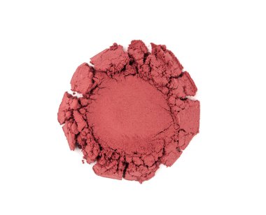 Acai tozu yığını izole, menekşe süper yiyecek tozu, pembe meyve unu özü tepeciği, kuru Euterpe oleracea palmiye üzümü tozu beyaz arka plan görüntüsüne yoğunlaşır.