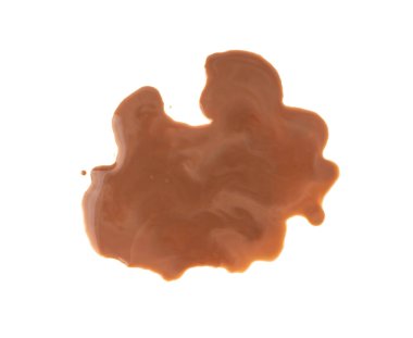 Çikolatalı süt izole edilmiş, sıcak çikolata birikintisi, sıvı leke, kahve serpme, beyaz arka planda kahverengi latte.