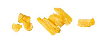 Kuru yaban havucu cipsi izole edilmiş, kurutulmuş sebze, sağlıklı çıtır çıtır Pastinaca sativa çerez yığını, beyaz tatlı kök parçaları, beyaz arka planda kurutulmuş kızarmış havuç taneleri.