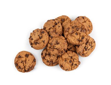 Çikolata parçacıkları izole kurabiyeler, Amerikan bisküvileri, kakaolu pasta, tatlı lokmalar fırın, beyaz arka planda yuvarlak pasta