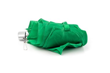 Küçük katlanmış şemsiye, küçük kapalı yeşil şemsiye, su geçirmez eski şemsiye beyaz zemin üzerinde