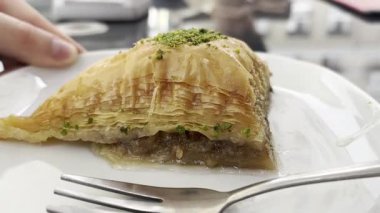 Baklava 'nın Yakın Çekimi, Restoran Tabağı Üzerine Küçük Ramazan Tatlısı, Doğu Tatlı Filo Pastaları, Türk Balı Diamant Baklawa, Geleneksel Doğu Çölü