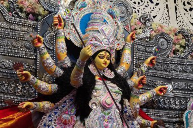 Durga Puja Türkiye en önemli festivallerinden biridir. Mahalaya, Shasthi, Maha Saptami, Maha Ashtami, Maha Navami ve Vijayadashami gözlenen tüm altı gün ifade eder. Daha adil bir festival Durga Puja yaşamın bir kutlama olduğunu.